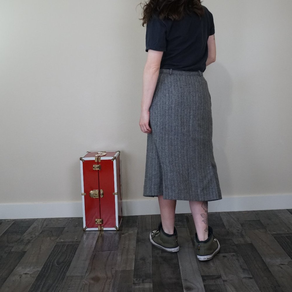 Vintage Valentino Wool Skirt with Velvet Pockets - Picture 3 of 3